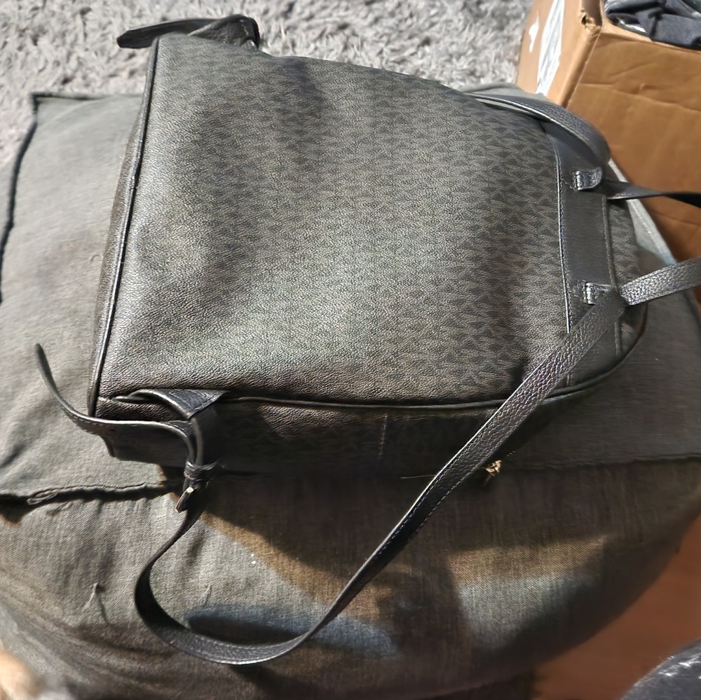 Black leather Michael kors backpack